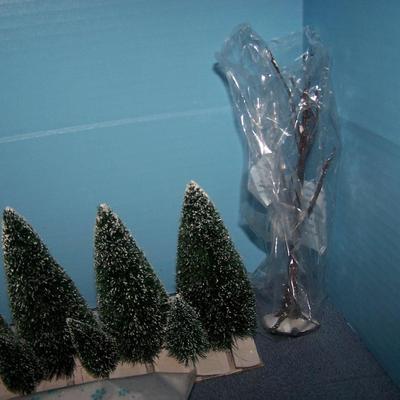 LOT 50 GREAT COLLECTABLE DEPT 56 VILLAGE LANDSCAPE TREES