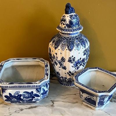Blue & White Chinese Porcelain Pots and Urn