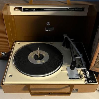 Vintage General Electric Deluxe Wildcat Record Player and Kenwood Receiver/Speakers
