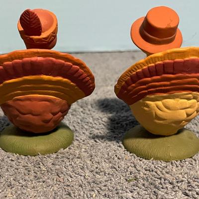 LOT 61 GREAT COLLECTABLE THANKSGIVING HALLMARK STUFF