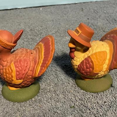 LOT 61 GREAT COLLECTABLE THANKSGIVING HALLMARK STUFF