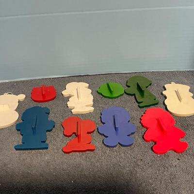 LOT 68 COLLECTABLE HALLMARK CHRISTMAS PLASTIC COOKIE CUTTERS