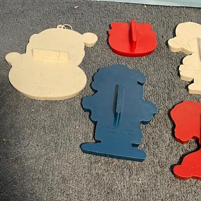 LOT 68 COLLECTABLE HALLMARK CHRISTMAS PLASTIC COOKIE CUTTERS