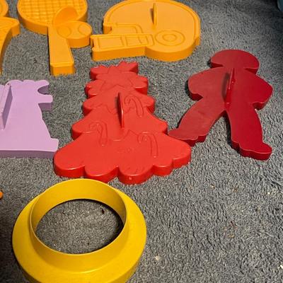 LOT 70 MISC COLLECTABLE PLASTIC COOKIE CUTTERS SPORTS plus