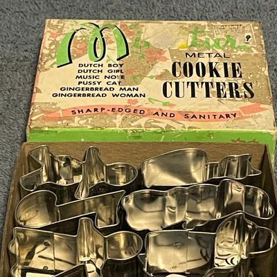 LOT 71 WONDERFUL MCM METAL COOKIE CUTTERS