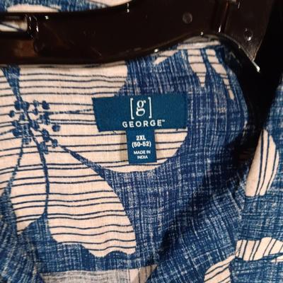2 PAIRS OF MEN'S SIGNATURE LEVI'S AND A GEORGE HAWAIIAN STYLE SHIRT
