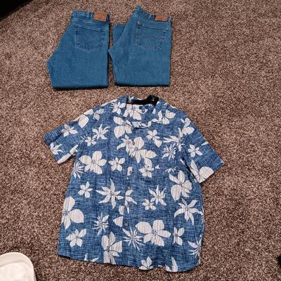 2 PAIRS OF MEN'S SIGNATURE LEVI'S AND A GEORGE HAWAIIAN STYLE SHIRT