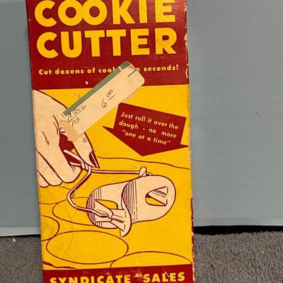 LOT 72 WONDERFUL VINTAGE COOKIE CUTTER WHEELS