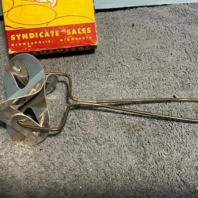 LOT 72 WONDERFUL VINTAGE COOKIE CUTTER WHEELS