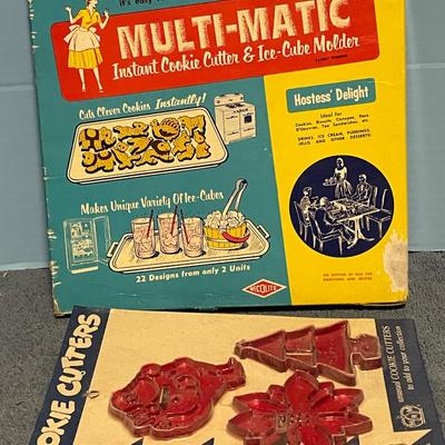 LOT 73 WONDERFUL MCM PLASTIC COOKIE CUTTER S in BOX/CARD