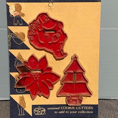 LOT 73 WONDERFUL MCM PLASTIC COOKIE CUTTER S in BOX/CARD