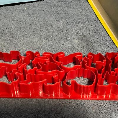 LOT 73 WONDERFUL MCM PLASTIC COOKIE CUTTER S in BOX/CARD