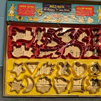 LOT 73 WONDERFUL MCM PLASTIC COOKIE CUTTER S in BOX/CARD