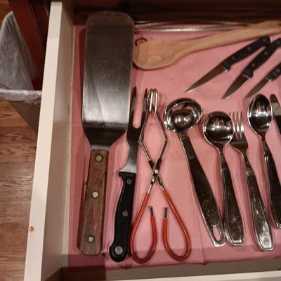 NICE SELECTION OF KITCHEN UTENSILS