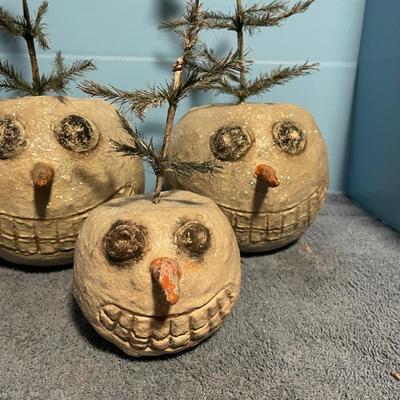 LOT 81 UNIQUE BLACK CROW/KEVIN SMITH SNOWMAN HEADS