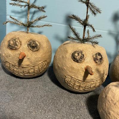 LOT 81 UNIQUE BLACK CROW/KEVIN SMITH SNOWMAN HEADS