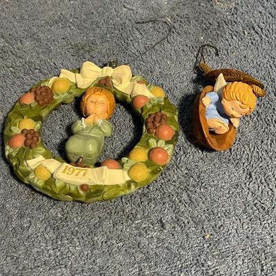LOT 83 MOSTLY HALLMARK ORNAMENTS 1 CARE BEAR