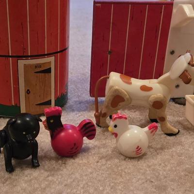 Vintage Little People Barn, Silo and Accessories