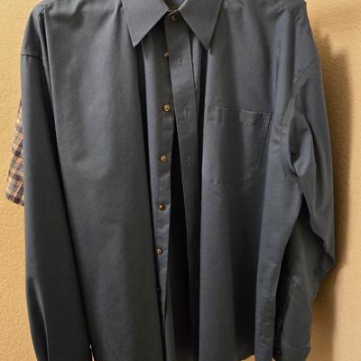 Lot of Men's Button Down Long & Short Sleeve Shirts