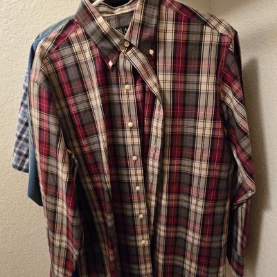 Lot of Men's Button Down Long & Short Sleeve Shirts