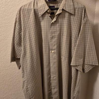 Lot of Men's Button Down Long & Short Sleeve Shirts