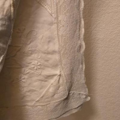 3 White Tablecloths
