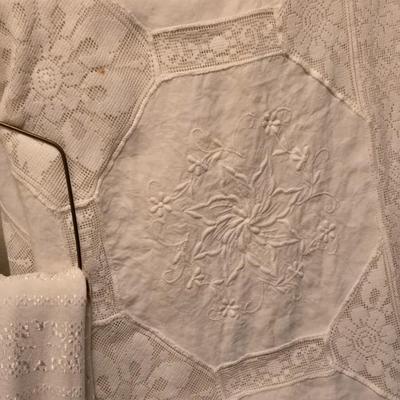 3 White Tablecloths