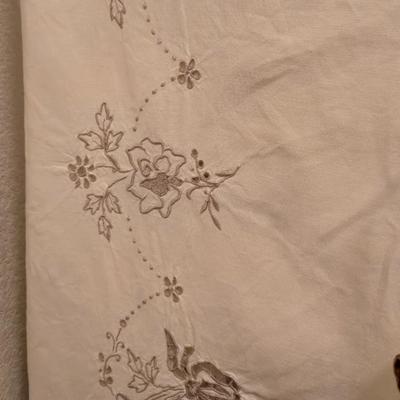 3 White Tablecloths