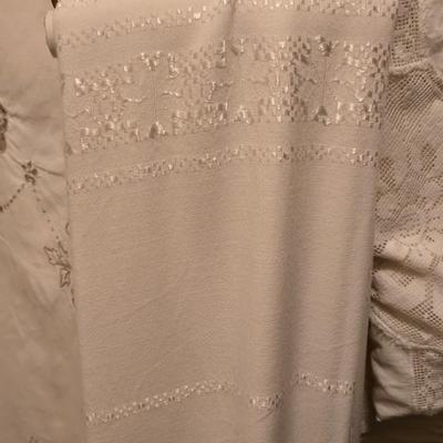 3 White Tablecloths