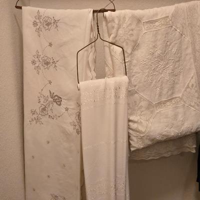 3 White Tablecloths