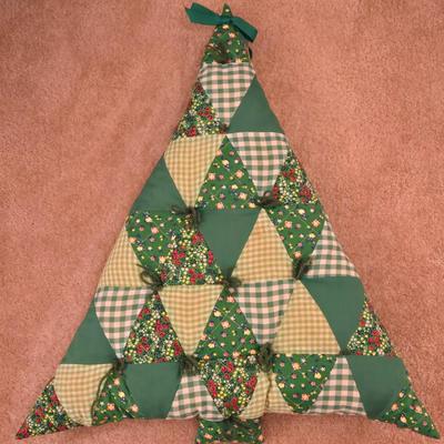 Vintage Quilted Plush Christmas Tree and 2 Placemats