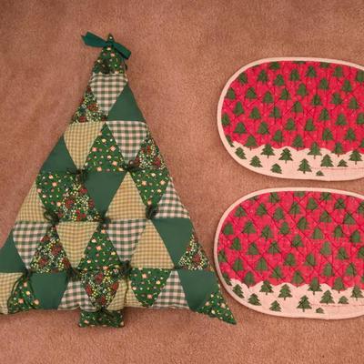 Vintage Quilted Plush Christmas Tree and 2 Placemats