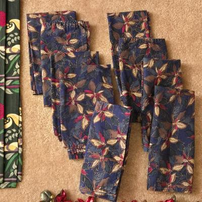 Vintage Tablerunner, Napkins and Napkin Rings