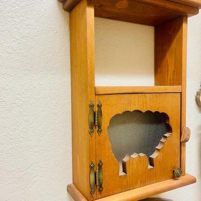 Wall Storage Entry Lot