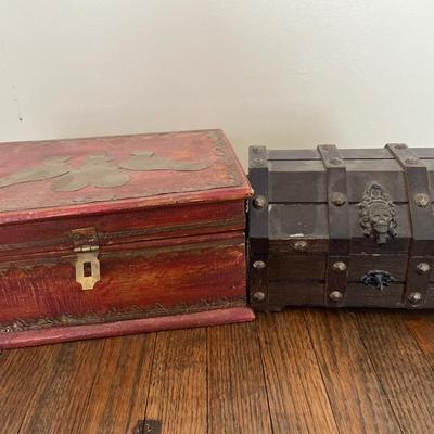 2 vintage jewelry boxes