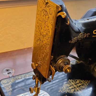 Vintage Singer Sewing Machine with Accessories