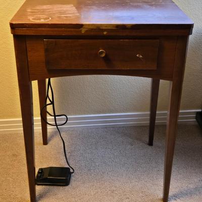Vintage Singer Sewing Machine with Accessories