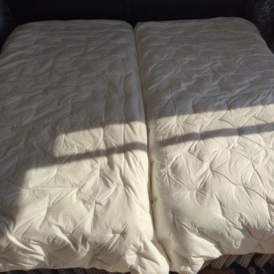 UB1025 Pair of Twin Pacific Coast Down Comforters