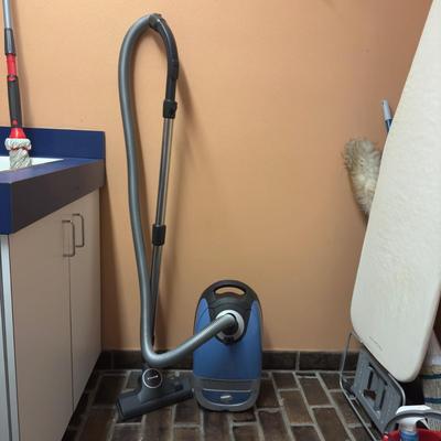 K1026 Miele Complete C2 Hardfloor Vacuum