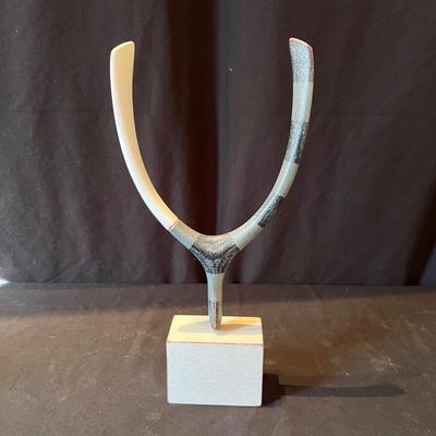 Sean O’Meallie Wishbone Sculpture (LR-RG)
