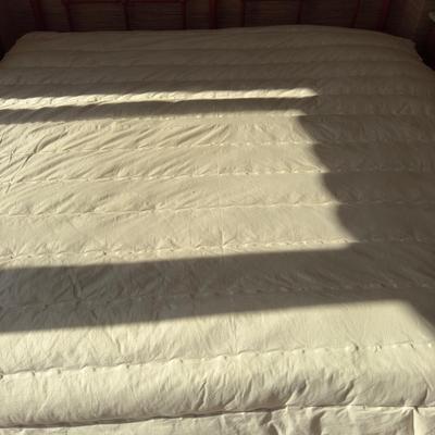 UC1028 King Down Quilted Comforter