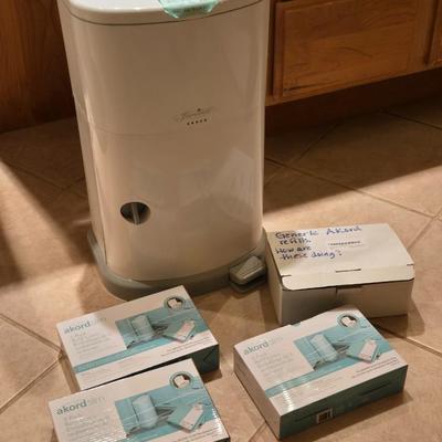 Janibelt Akord Trash Container with Several Boxes of Liners