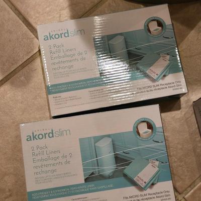 Janibelt Akord Trash Container with Several Boxes of Liners