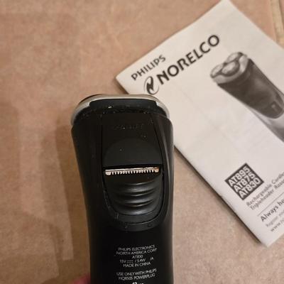 Norelco Aquatec Electric Razor
