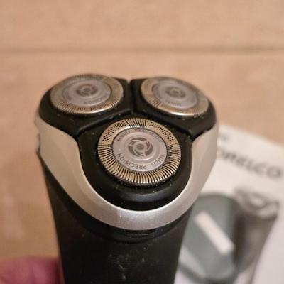 Norelco Aquatec Electric Razor
