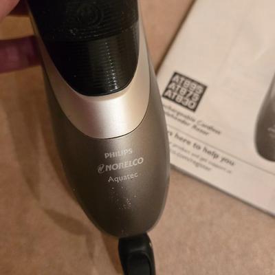 Norelco Aquatec Electric Razor