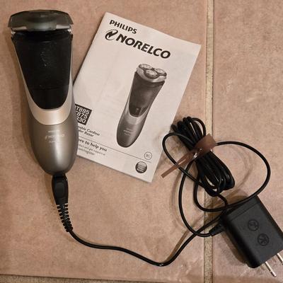 Norelco Aquatec Electric Razor