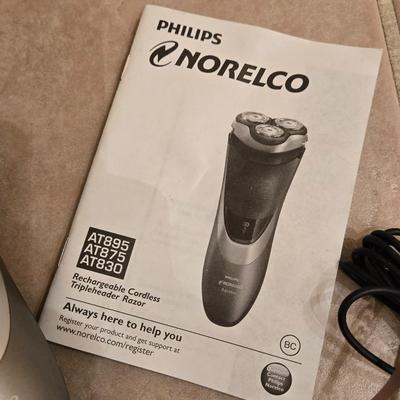 Norelco Aquatec Electric Razor