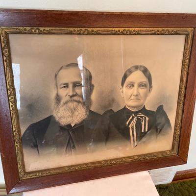 Incredible black & white picture and frame