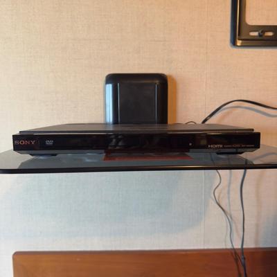 O1031 LG 47” Flatscreen Television with Sony CD/DVD Player